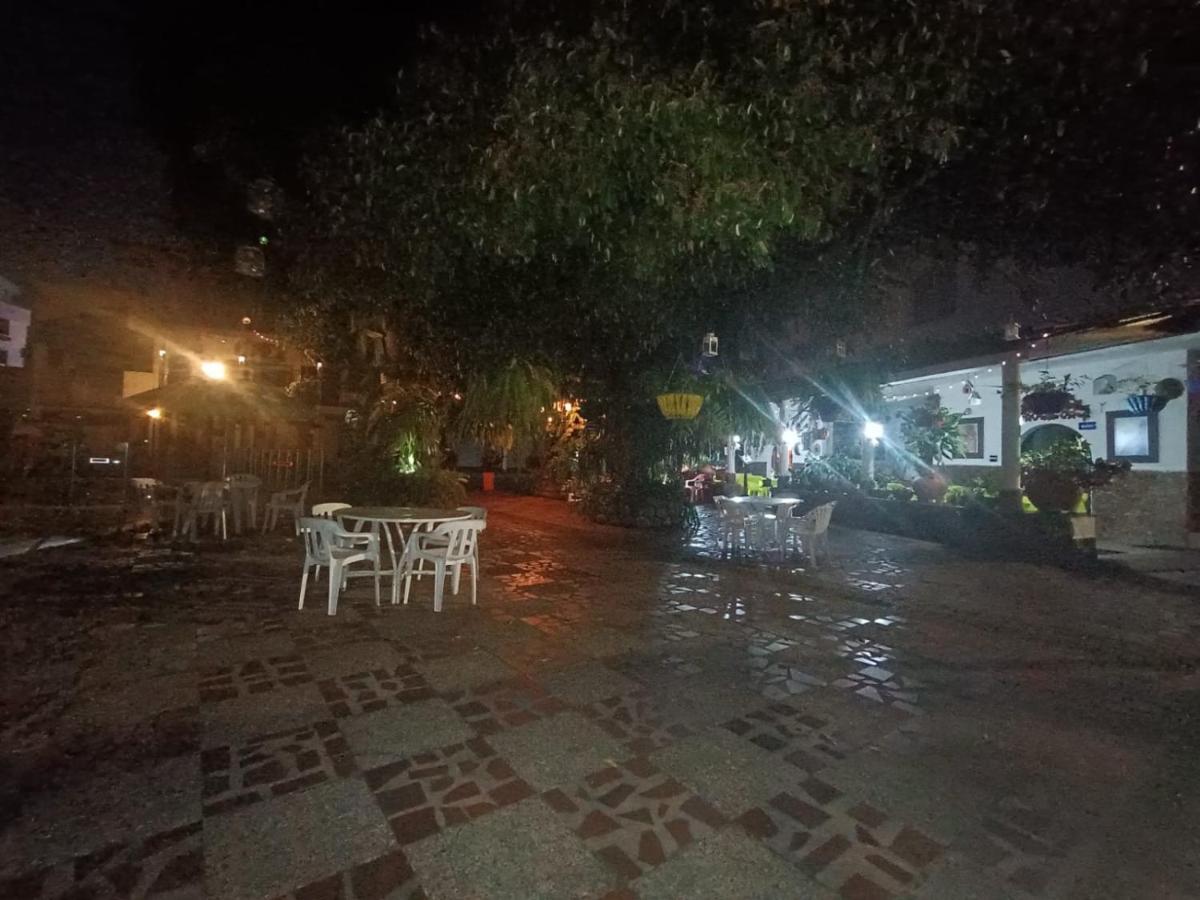 Hotel Villa Maritza Melgar Esterno foto